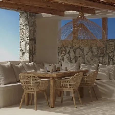 Elaia Luxury House *